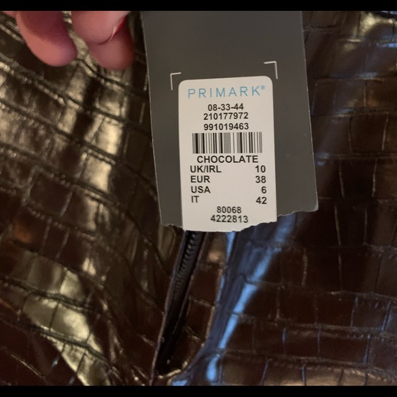 NWT brown wide leg pants! Brand new Sz 6. Not sure material but shiny - Picture 4 of 11